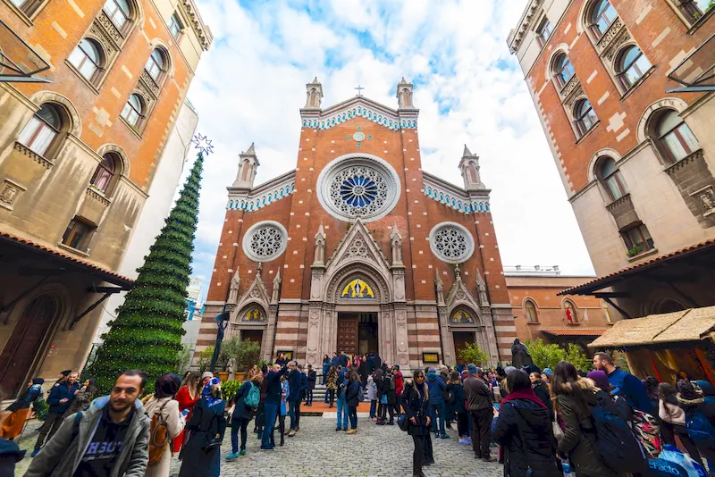 نمای ورودی کلیسای سنت آنتوان استانبول